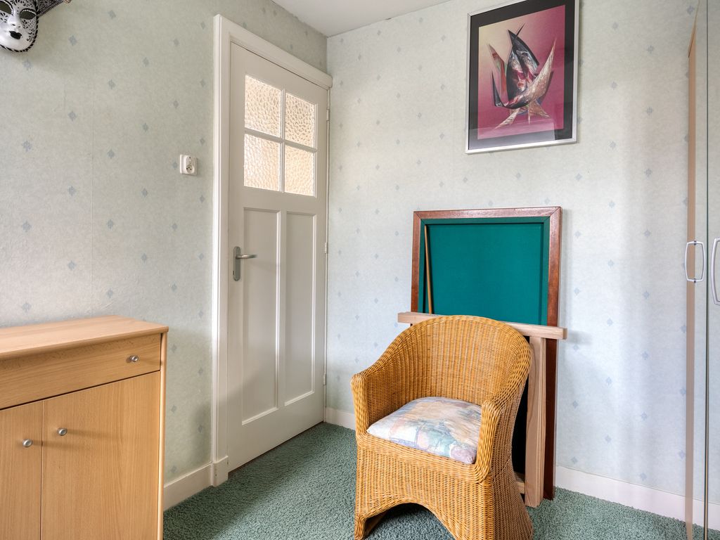 Burgemeester van Esstraat 80, Pernis