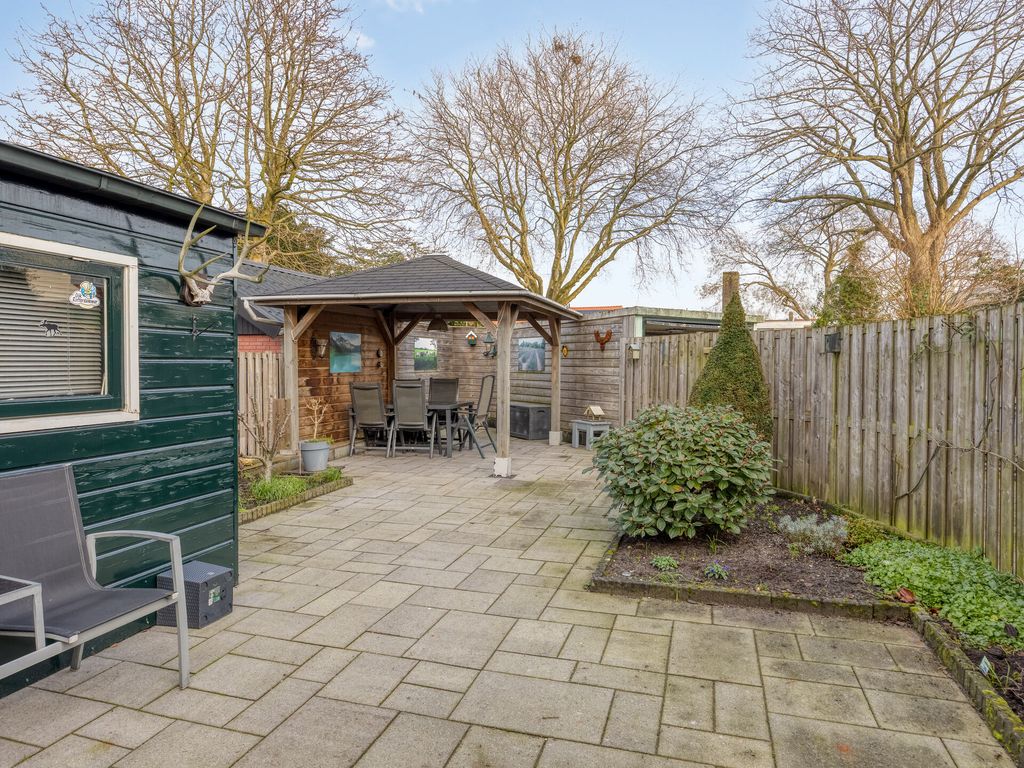 Burgemeester van Esstraat 80, Pernis