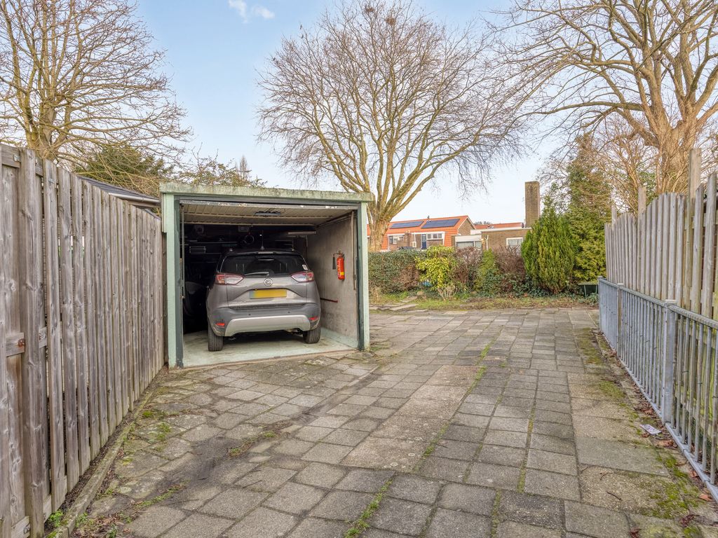 Burgemeester van Esstraat 80, Pernis