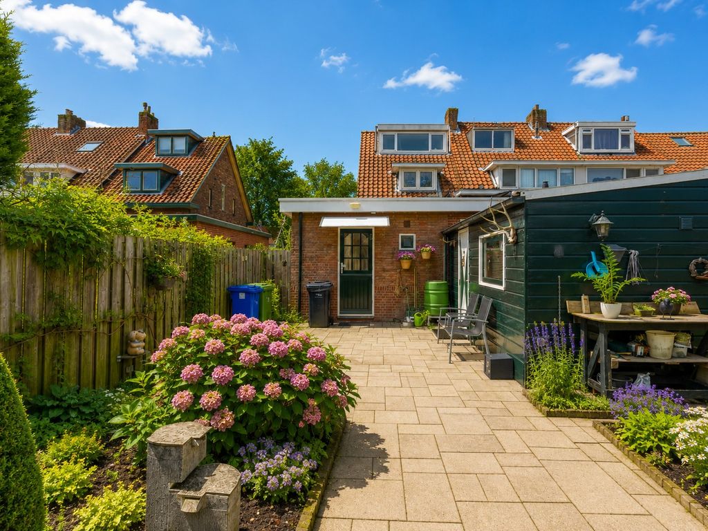 Burgemeester van Esstraat 80, Pernis