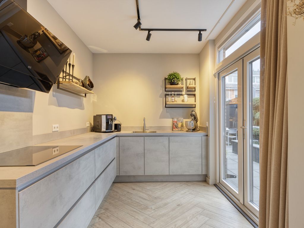 Kerkstraat 24, Poortugaal