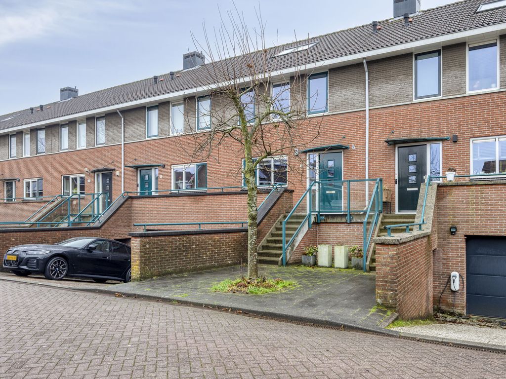 Insula 11, Poortugaal