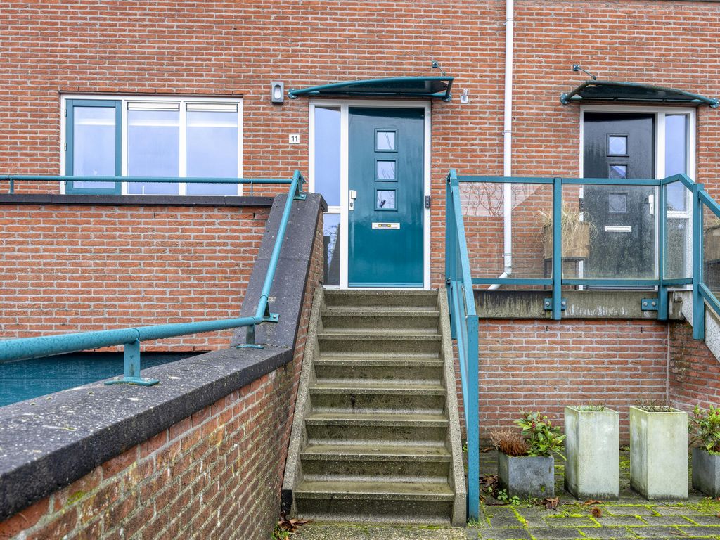 Insula 11, Poortugaal