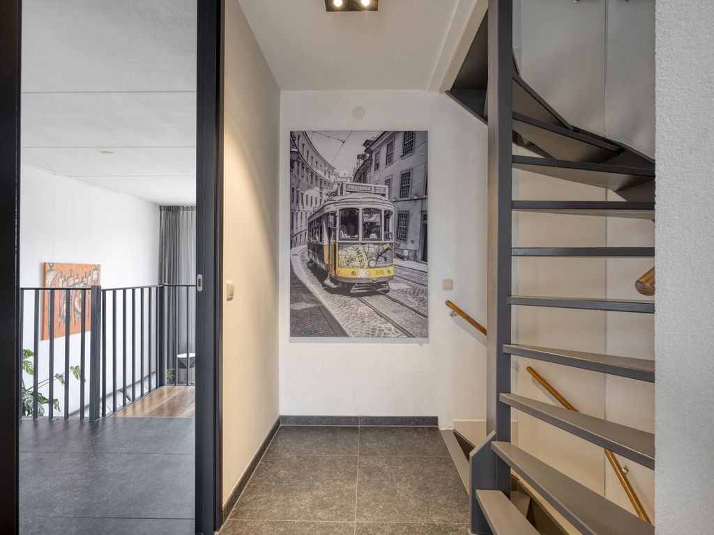 Insula 11, Poortugaal