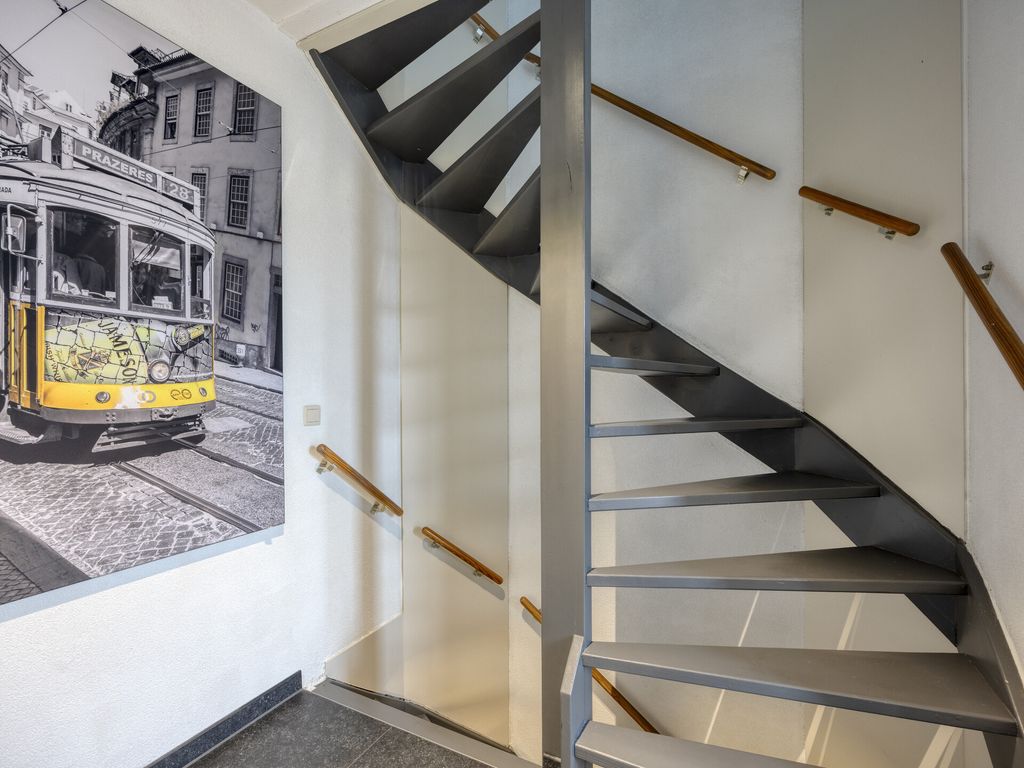 Insula 11, Poortugaal