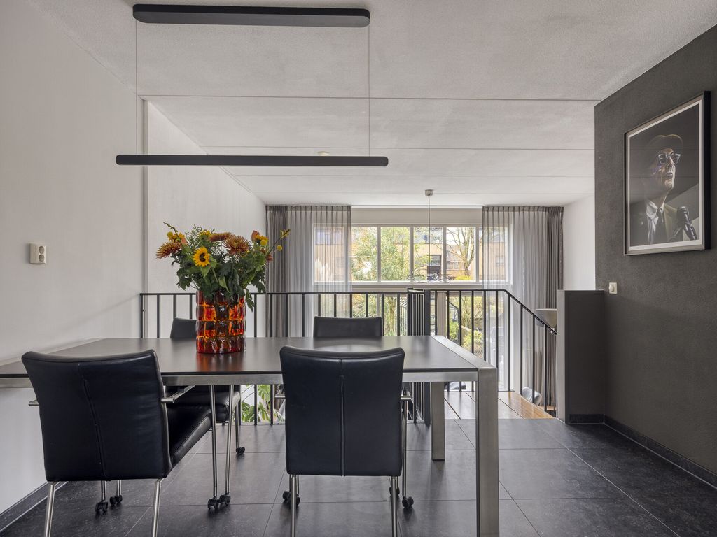 Insula 11, Poortugaal