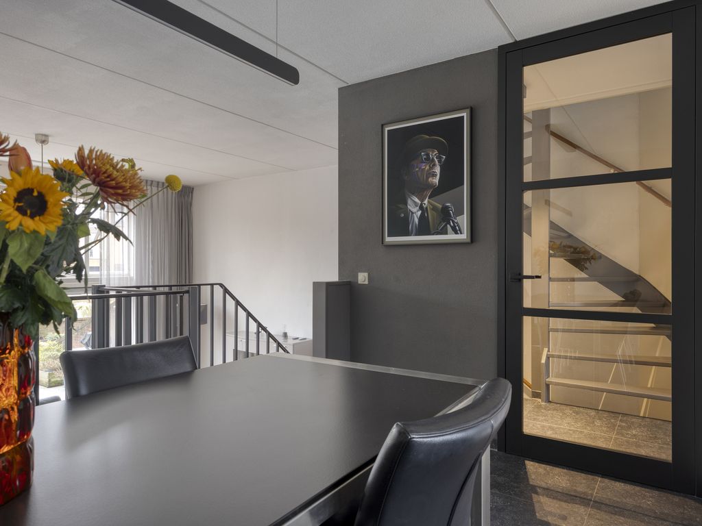 Insula 11, Poortugaal