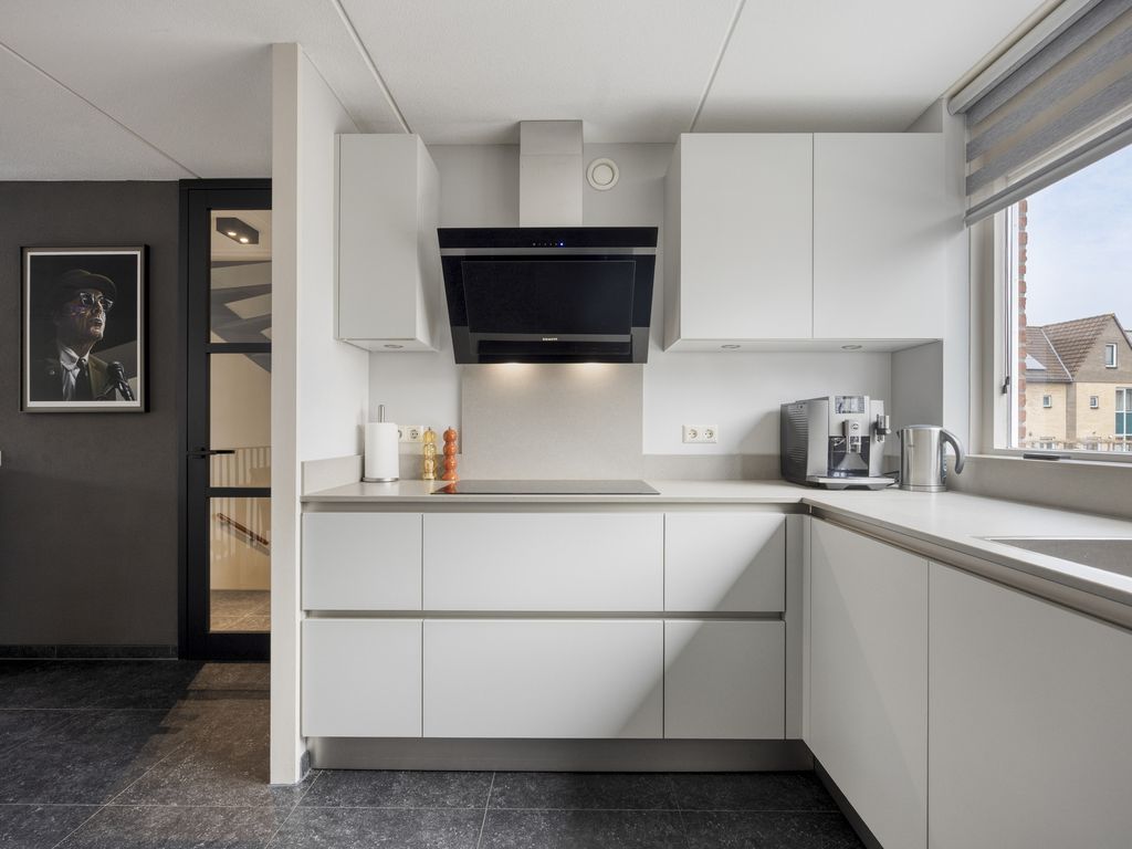 Insula 11, Poortugaal