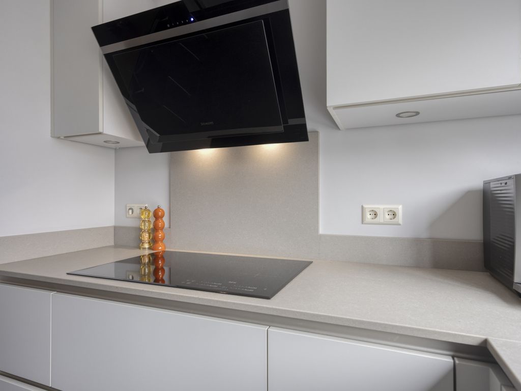 Insula 11, Poortugaal