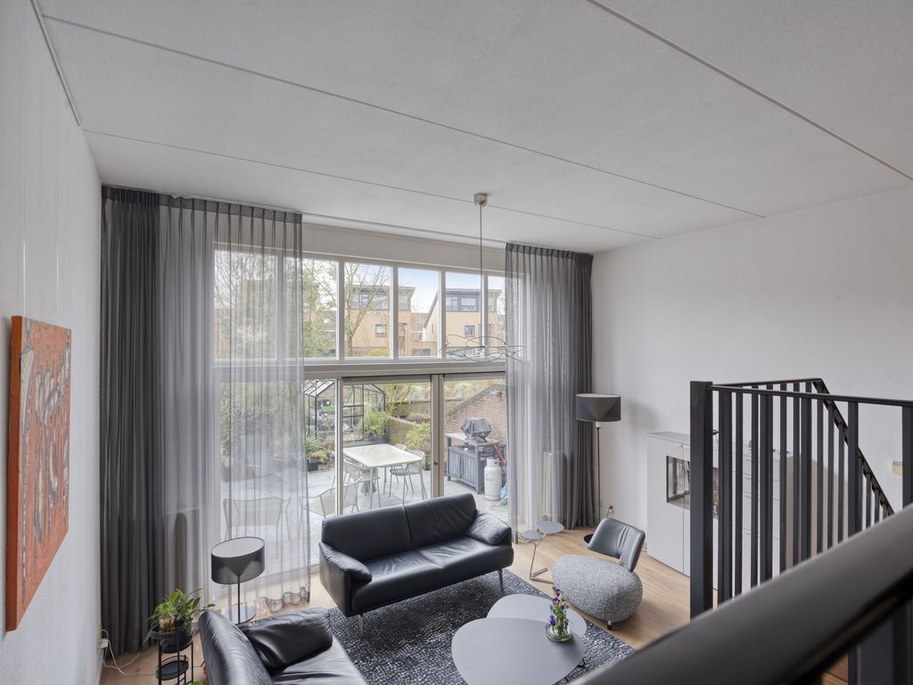 Insula 11, Poortugaal