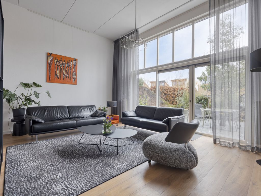 Insula 11, Poortugaal