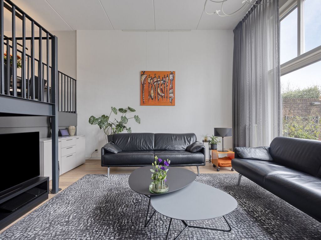 Insula 11, Poortugaal