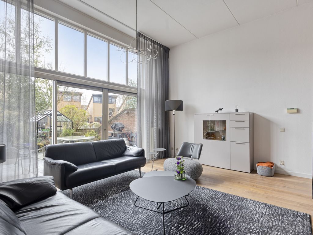 Insula 11, Poortugaal