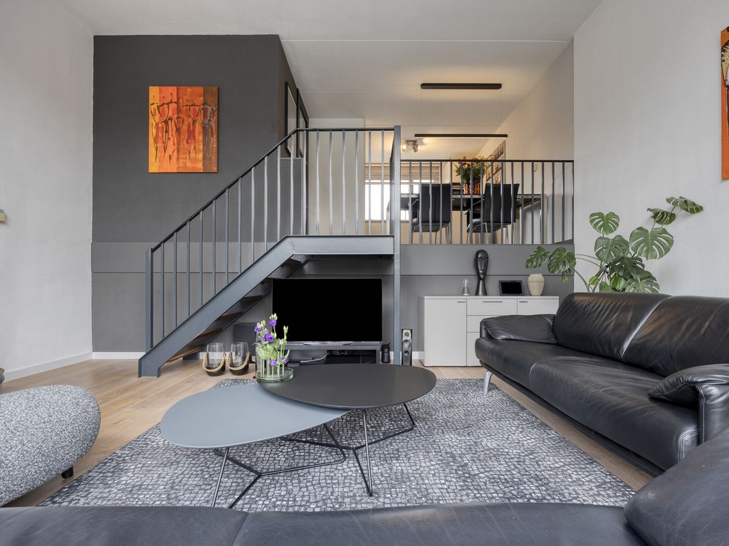 Insula 11, Poortugaal