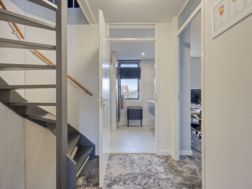 Insula 11, Poortugaal