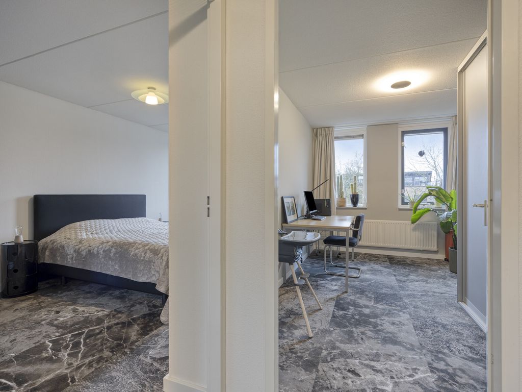 Insula 11, Poortugaal