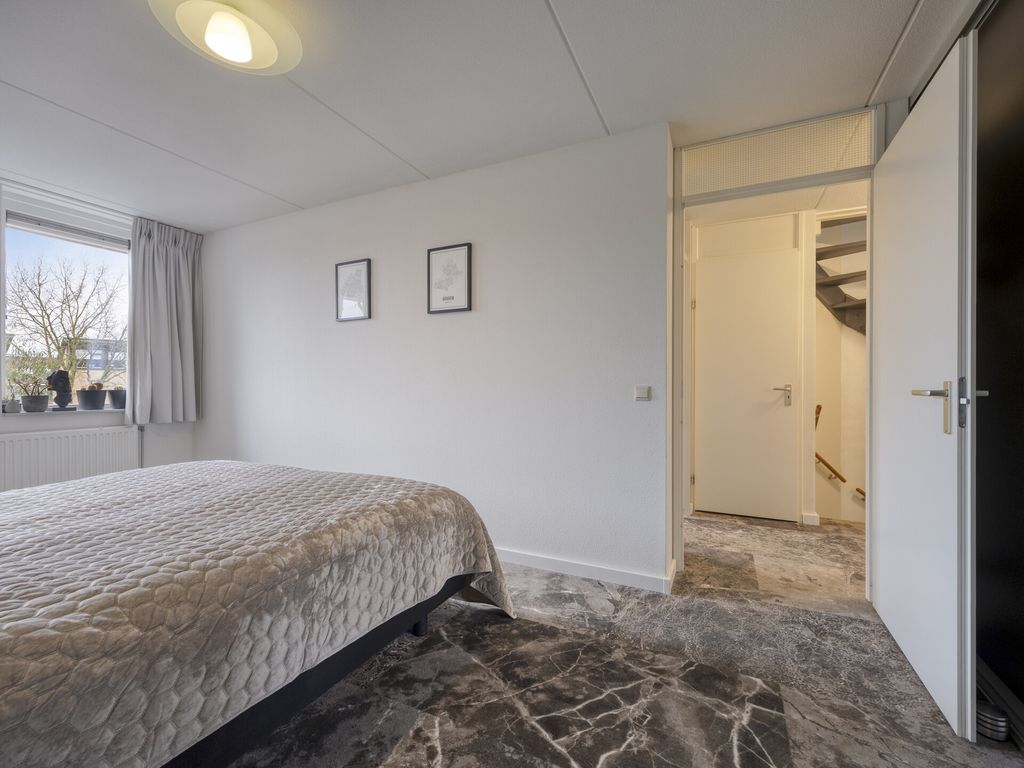 Insula 11, Poortugaal