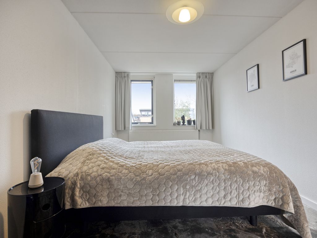 Insula 11, Poortugaal