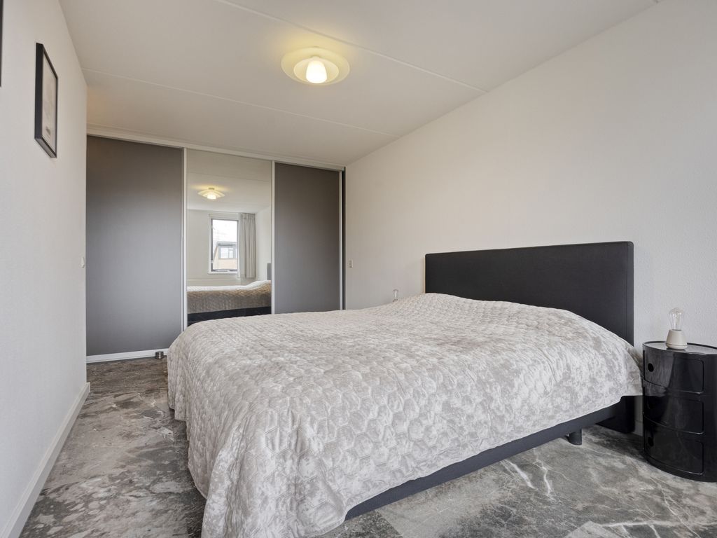 Insula 11, Poortugaal