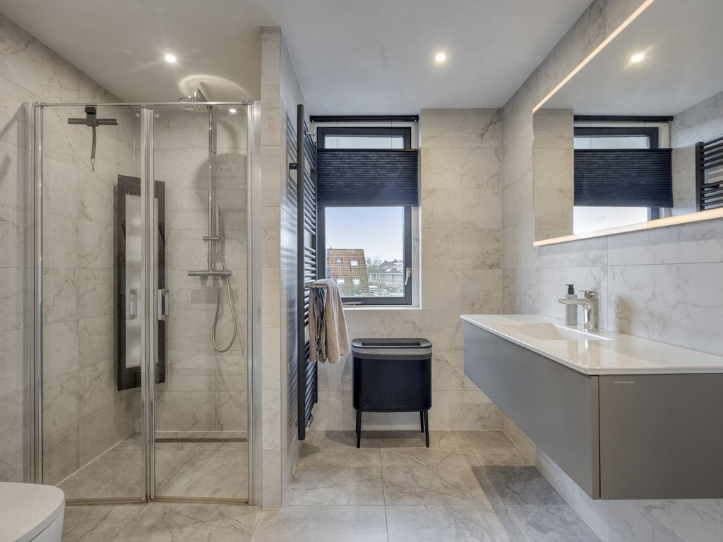 Insula 11, Poortugaal