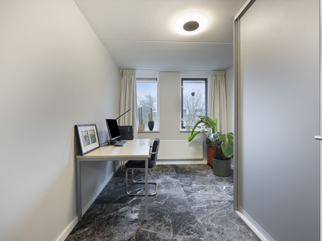 Insula 11, Poortugaal