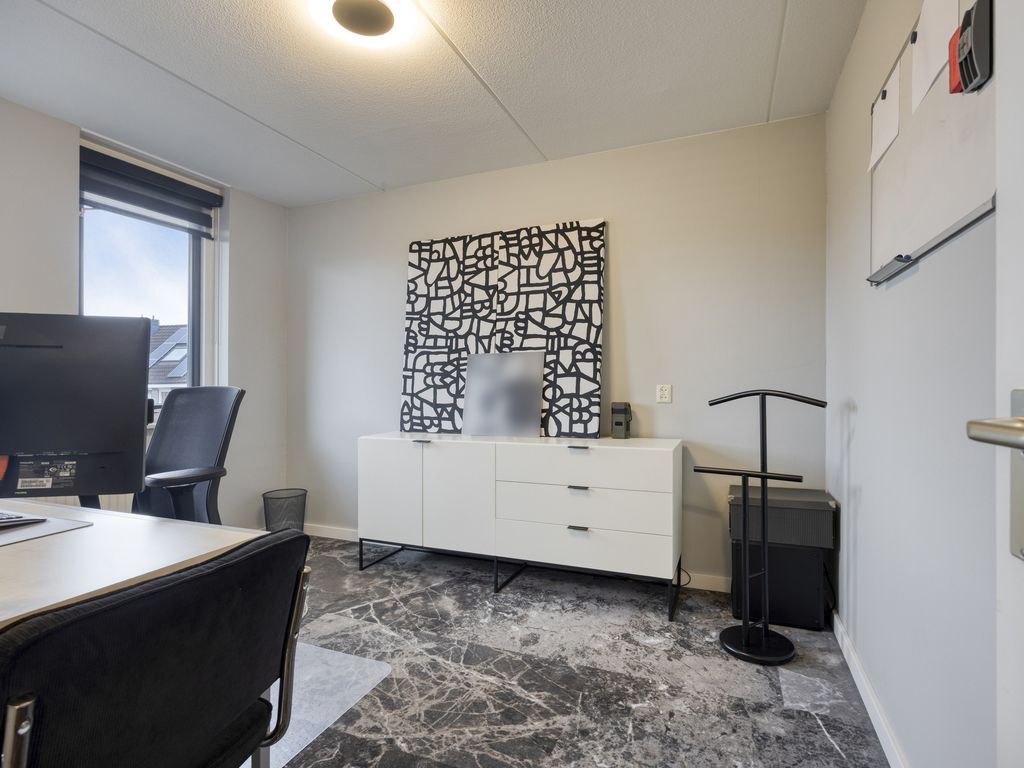 Insula 11, Poortugaal