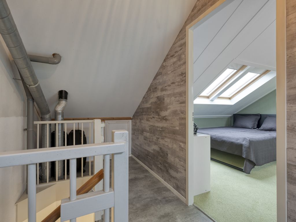 Insula 11, Poortugaal