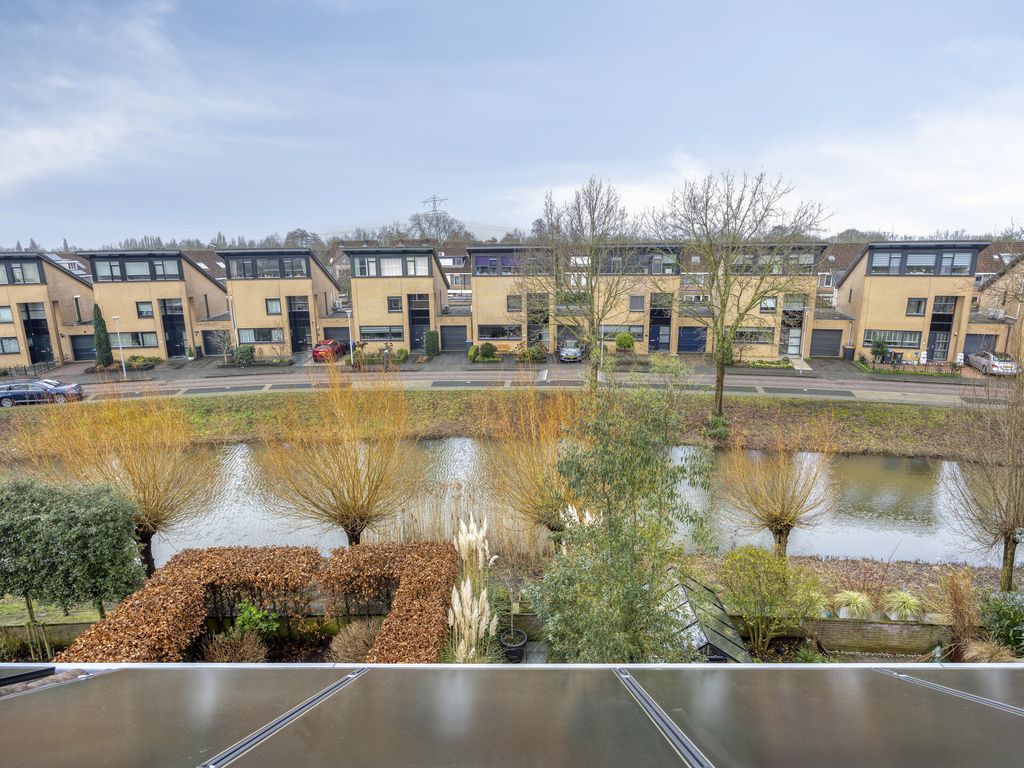 Insula 11, Poortugaal