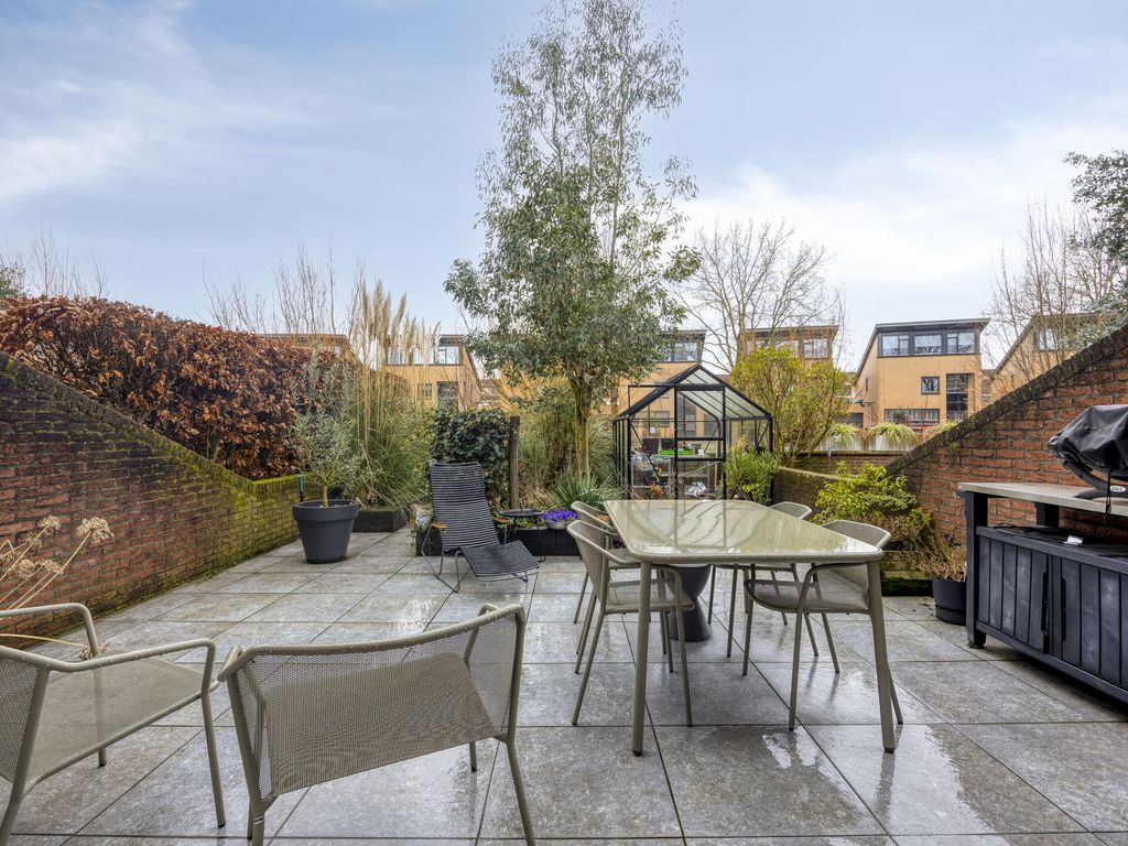 Insula 11, Poortugaal