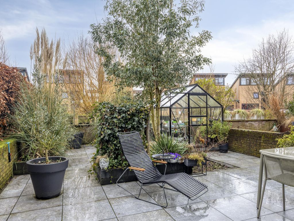 Insula 11, Poortugaal