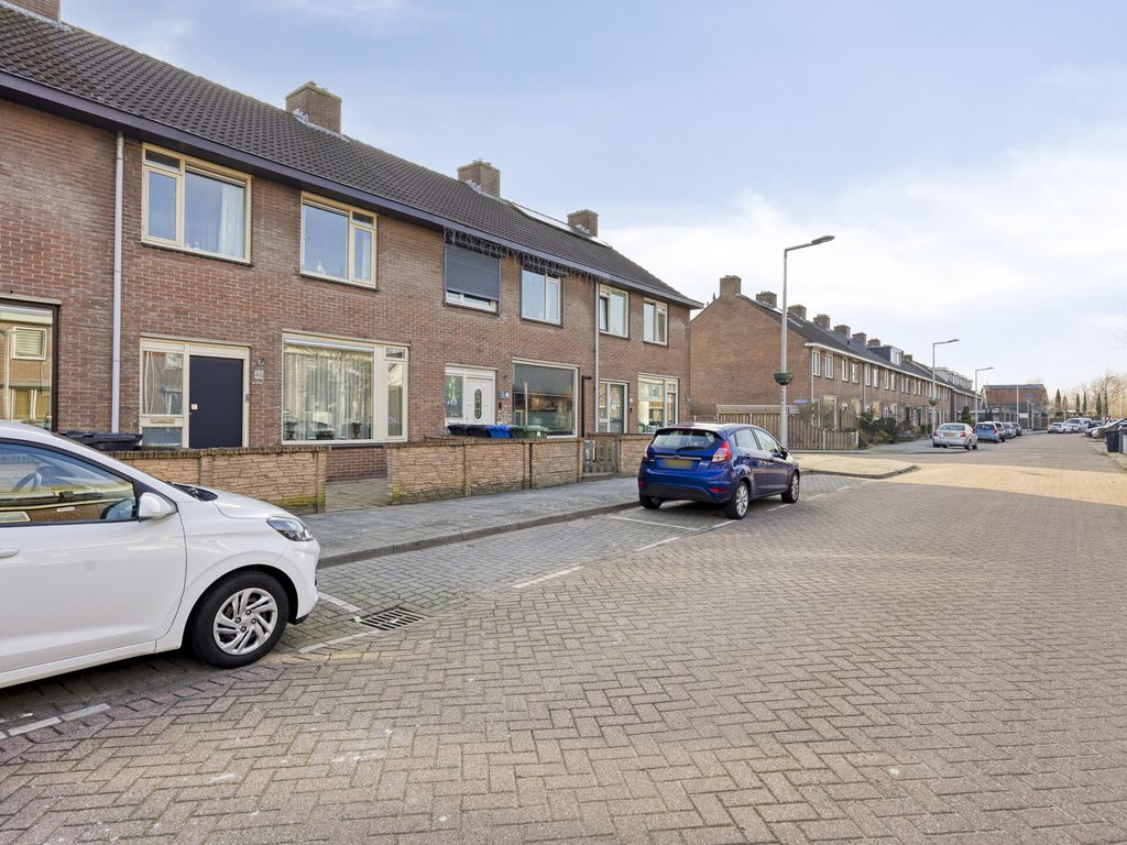 Schout Eeuwoutstraat 46, Pernis