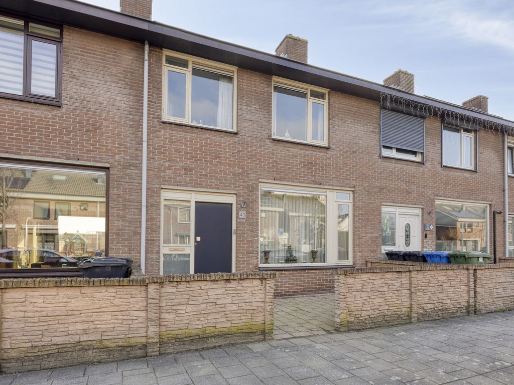 Schout Eeuwoutstraat 46, Pernis