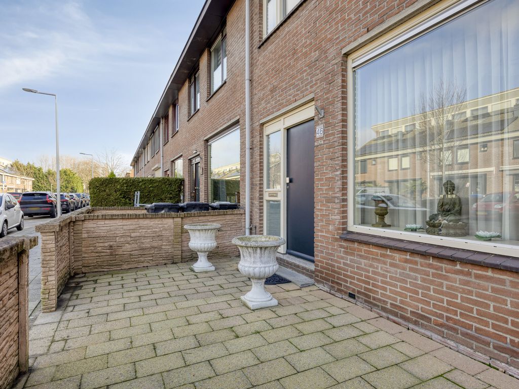 Schout Eeuwoutstraat 46, Pernis