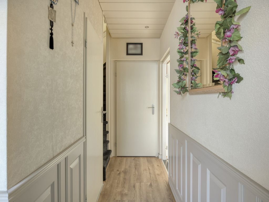 Schout Eeuwoutstraat 46, Pernis