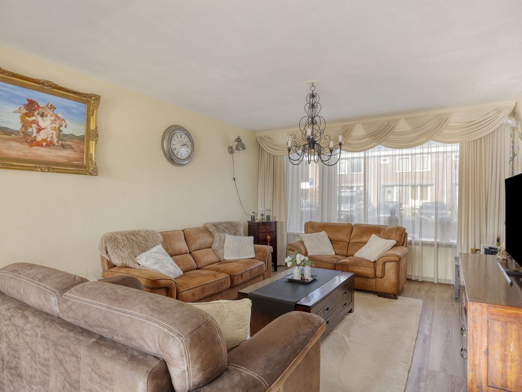 Schout Eeuwoutstraat 46, Pernis