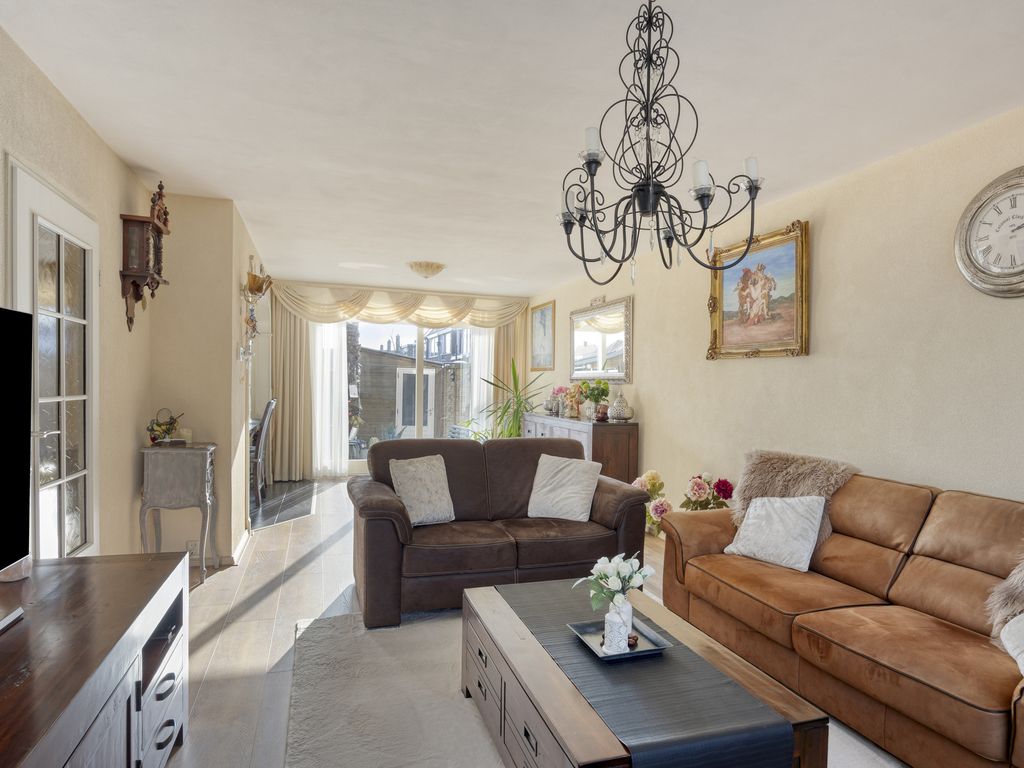 Schout Eeuwoutstraat 46, Pernis