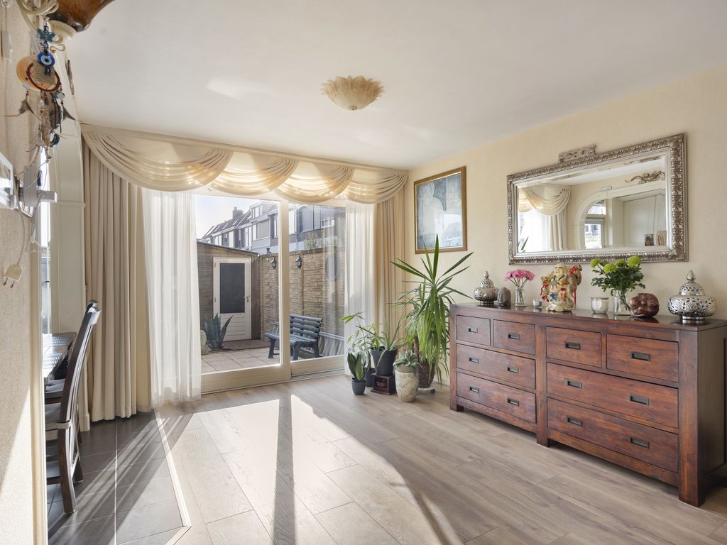 Schout Eeuwoutstraat 46, Pernis