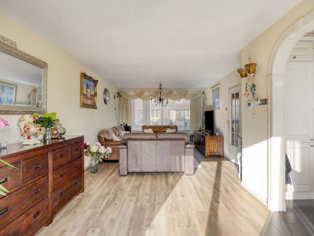 Schout Eeuwoutstraat 46, Pernis