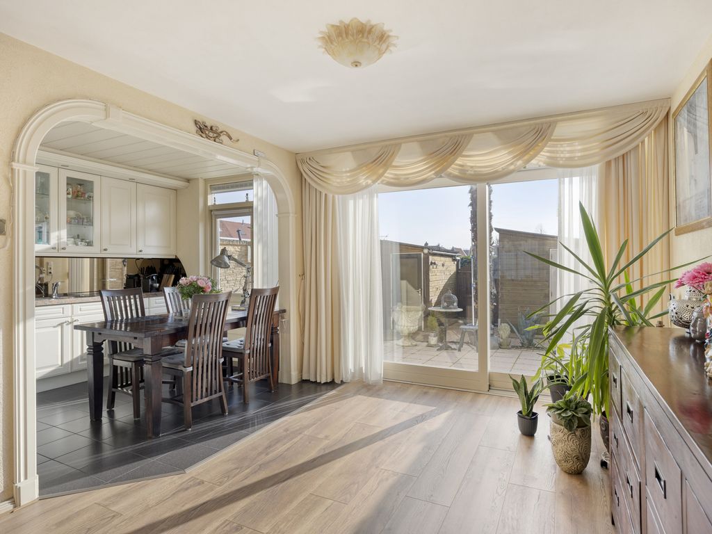 Schout Eeuwoutstraat 46, Pernis