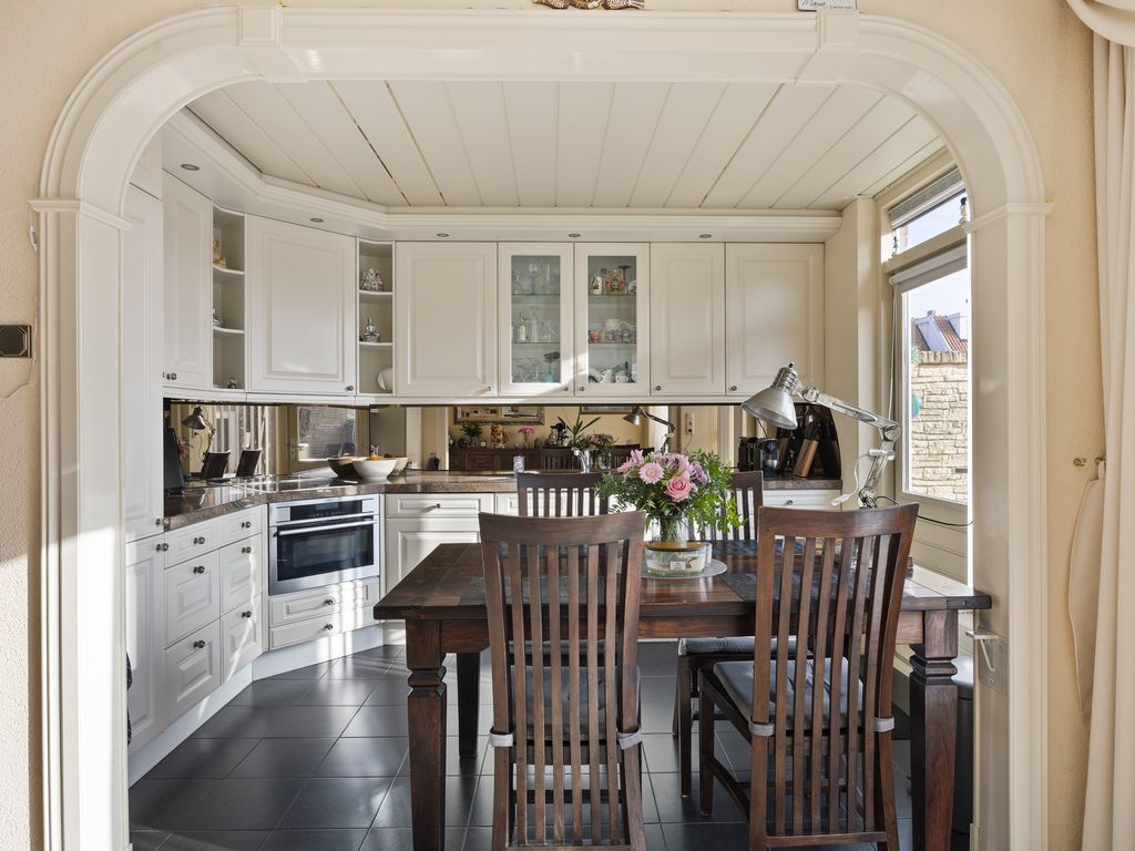 Schout Eeuwoutstraat 46, Pernis