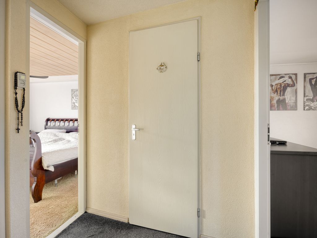 Schout Eeuwoutstraat 46, Pernis