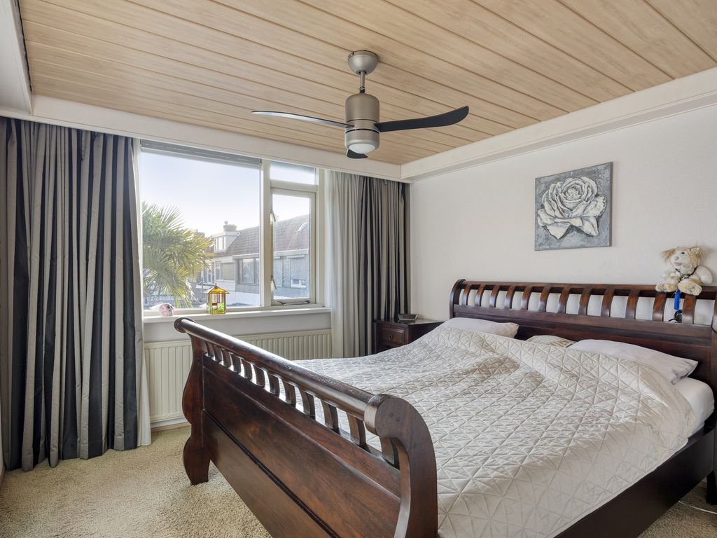 Schout Eeuwoutstraat 46, Pernis