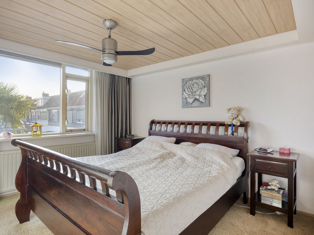 Schout Eeuwoutstraat 46, Pernis