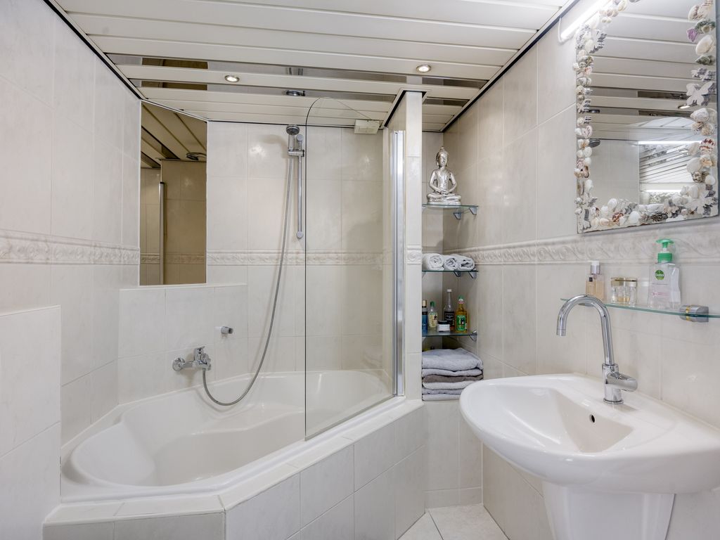 Schout Eeuwoutstraat 46, Pernis