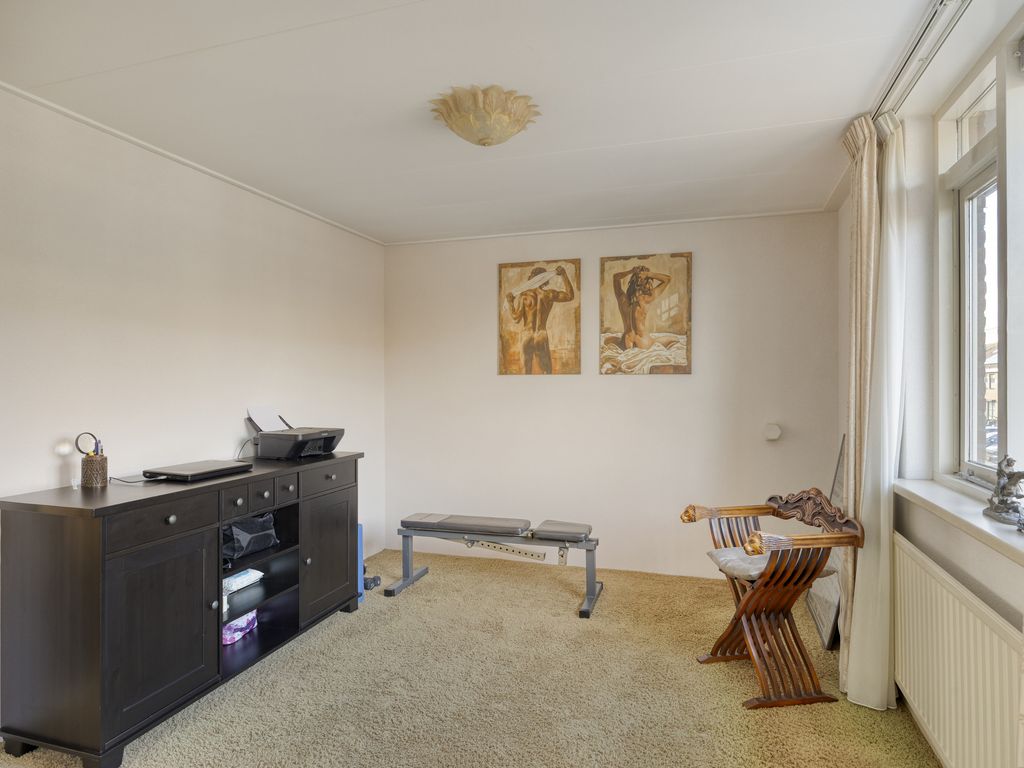 Schout Eeuwoutstraat 46, Pernis