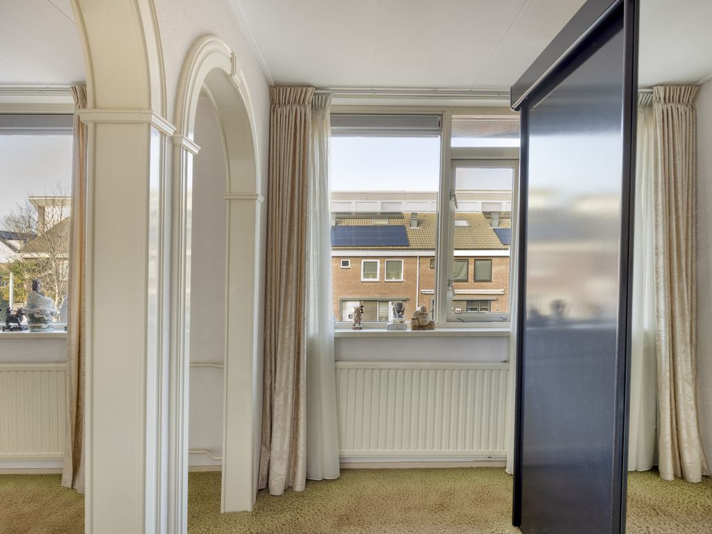 Schout Eeuwoutstraat 46, Pernis