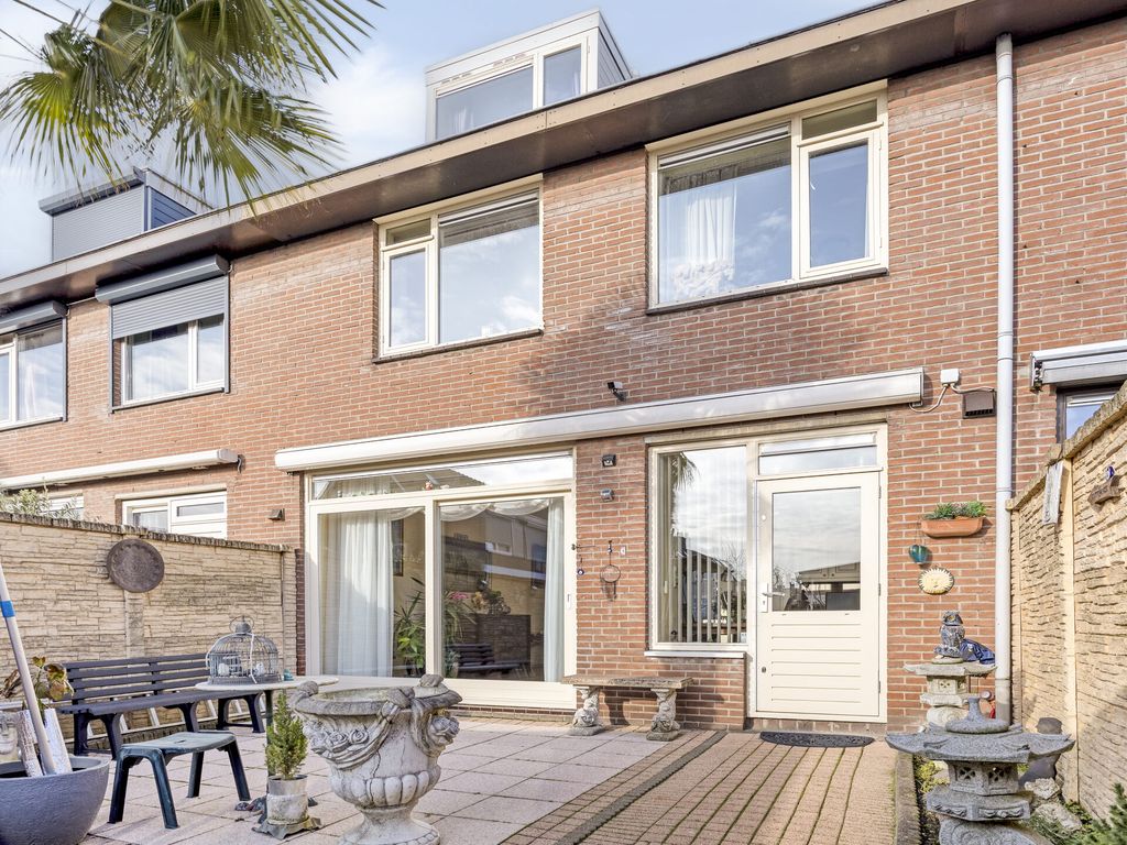 Schout Eeuwoutstraat 46, Pernis