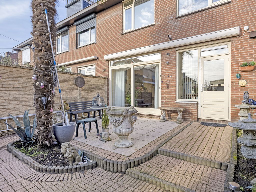 Schout Eeuwoutstraat 46, Pernis