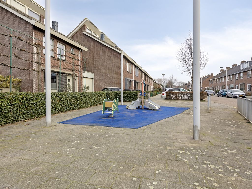 Schout Eeuwoutstraat 46, Pernis