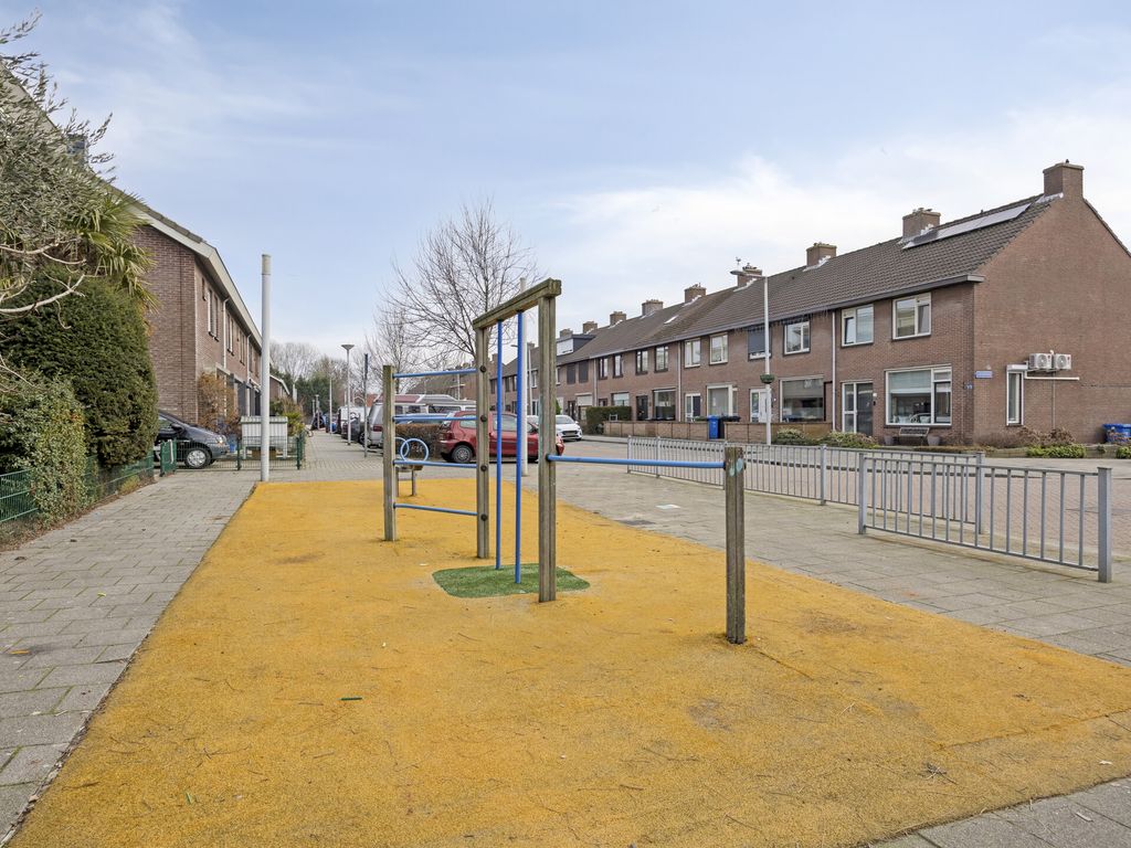 Schout Eeuwoutstraat 46, Pernis